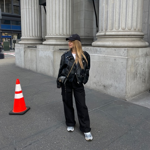 Hi! My name is Mari - model, style blogger and photographer, living in LA :) - Picture 4 of 4